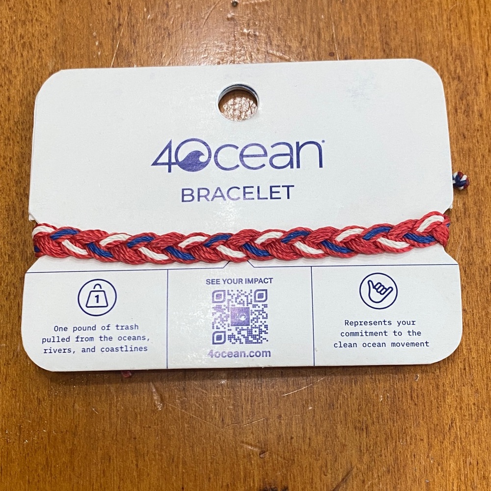 4Ocean Bracelet. Funds a global cleanup operation NWT